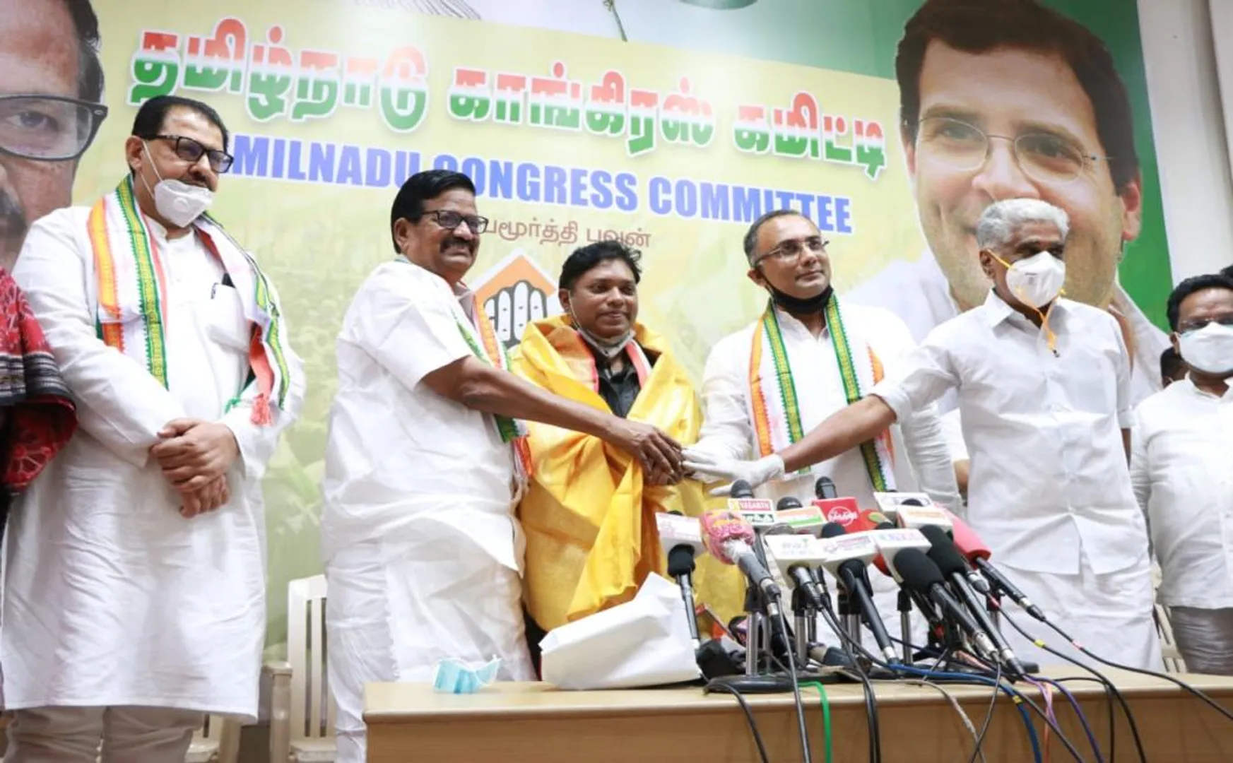 former ias officer join with congress party at chennai 